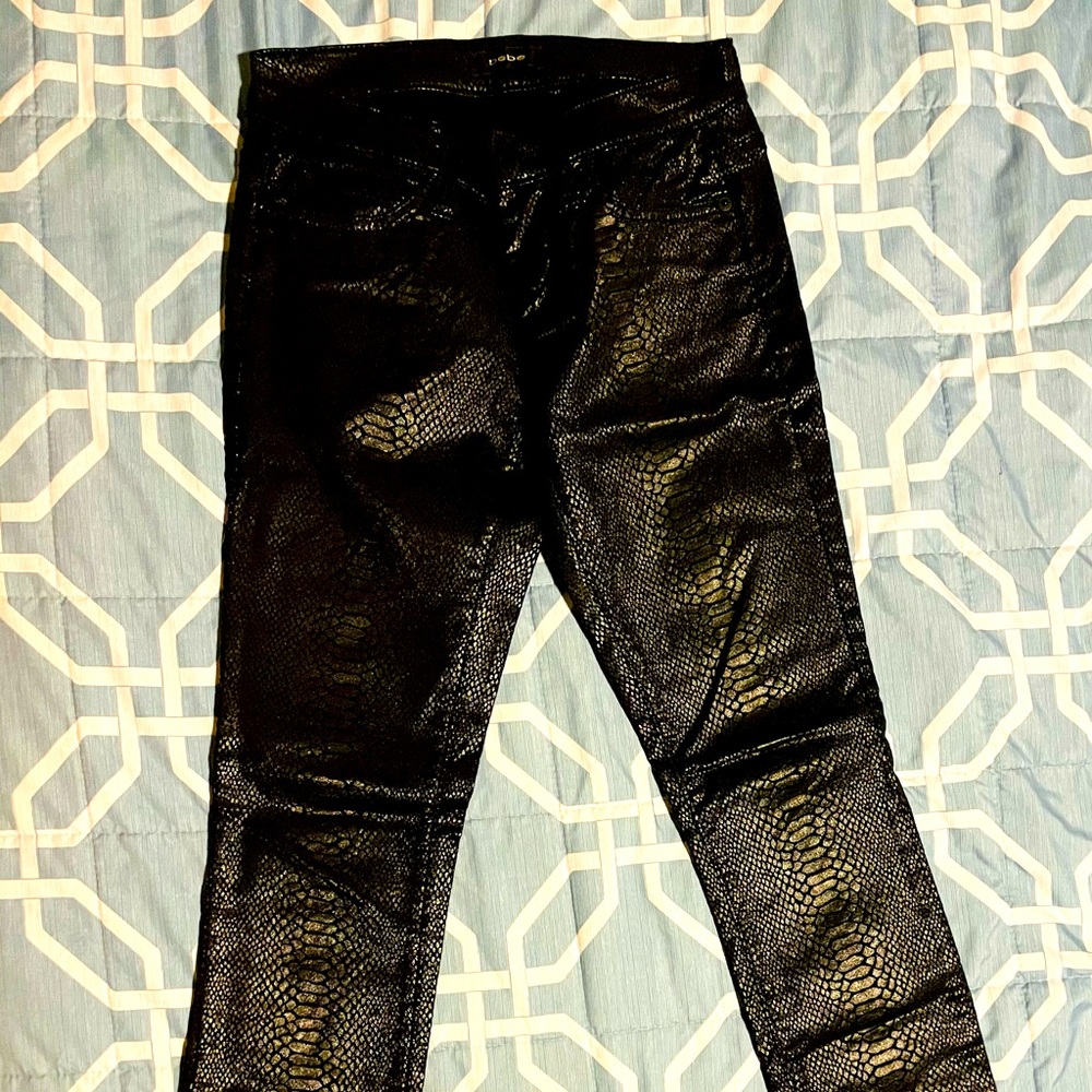 Bebe size 25 snakeskin black skinny pants